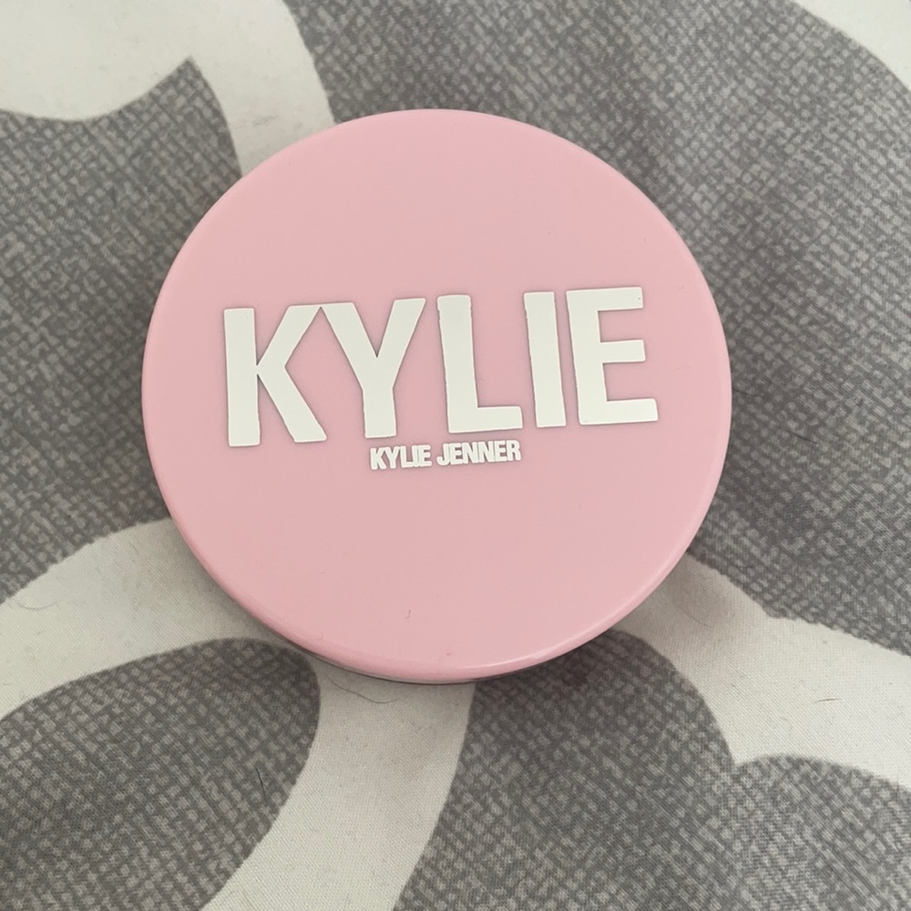 Kylie Cosmetics Setting Powder